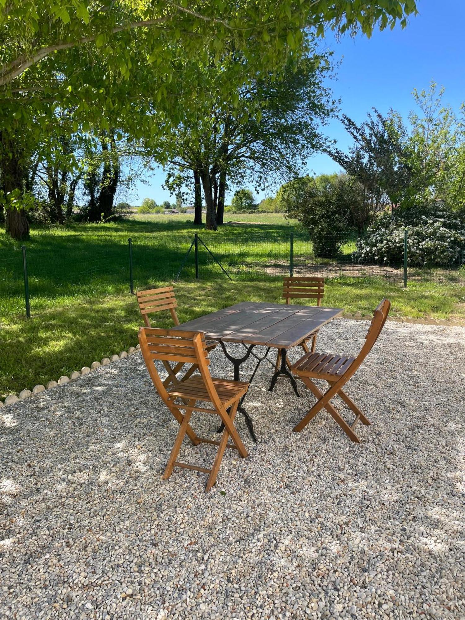 Domaine Des Quatre Terres Villa Lesparre-Medoc Exterior photo